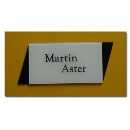 Modernes Tür-Namensschild aus verschieden färbigem Plexiglas